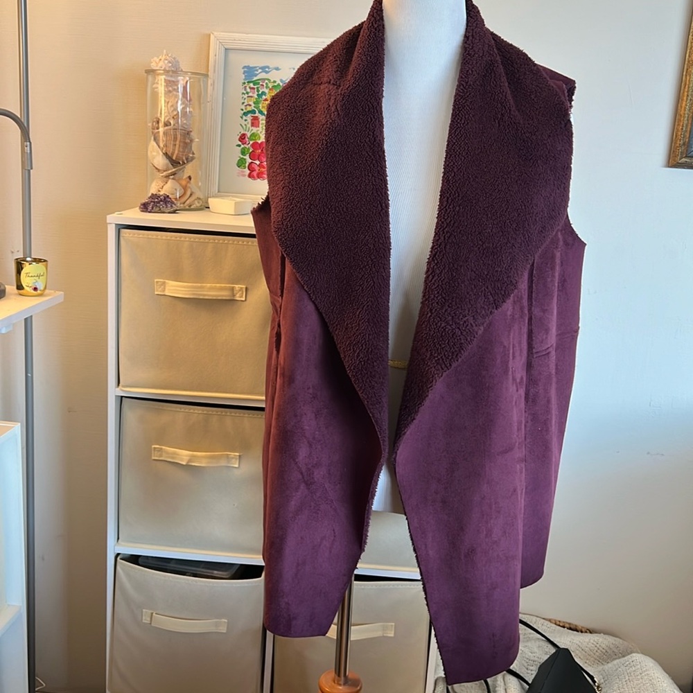 Faux Shearling and Faux Suede XL Burgandy Vest. EUC! Nordstrom Rack - Picture 3 of 13
